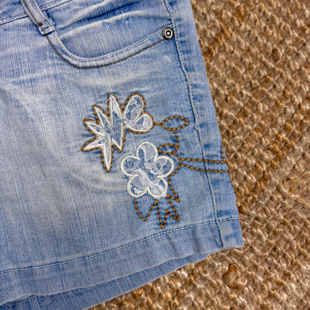 Blue denim shorts with embroidery detailing