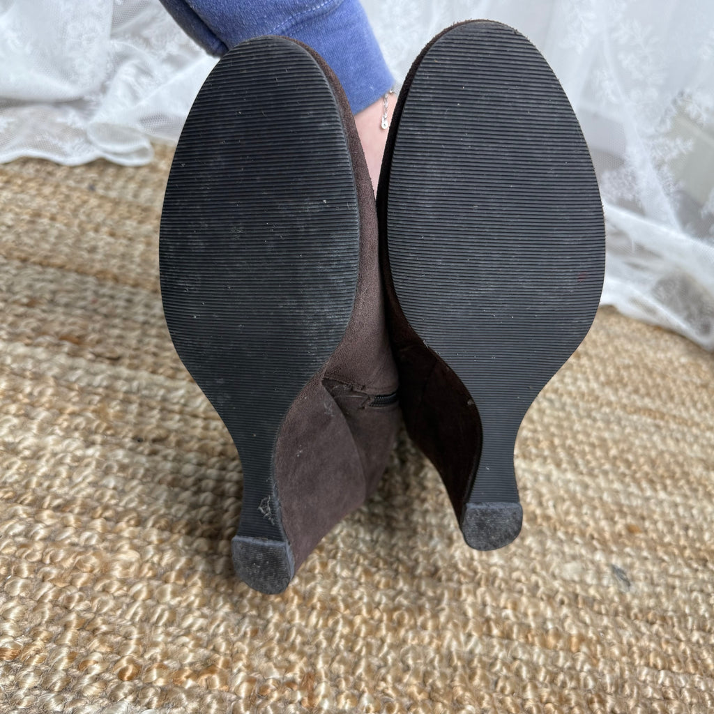 Brown embroided wedge boots