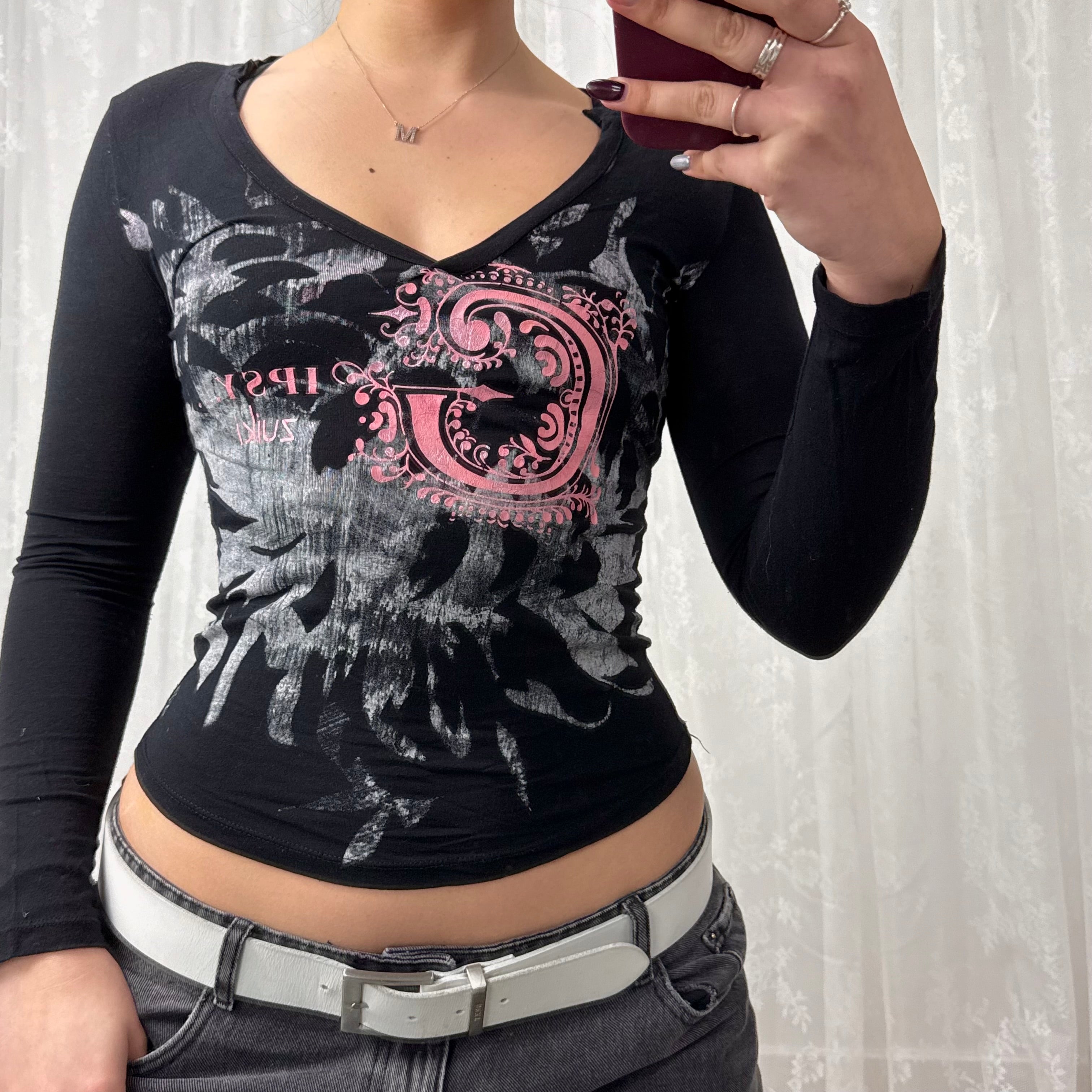 Black v neck patterned long sleeved top