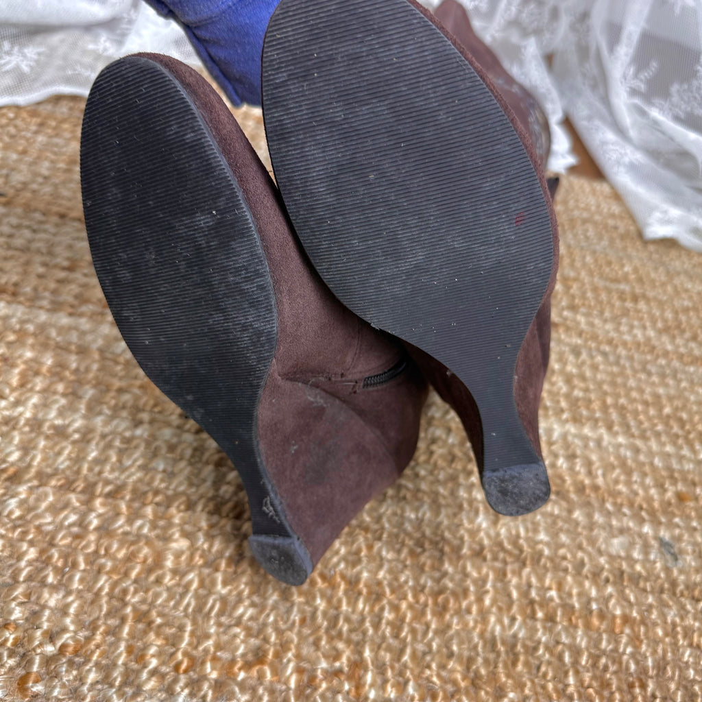 Brown embroided wedge boots