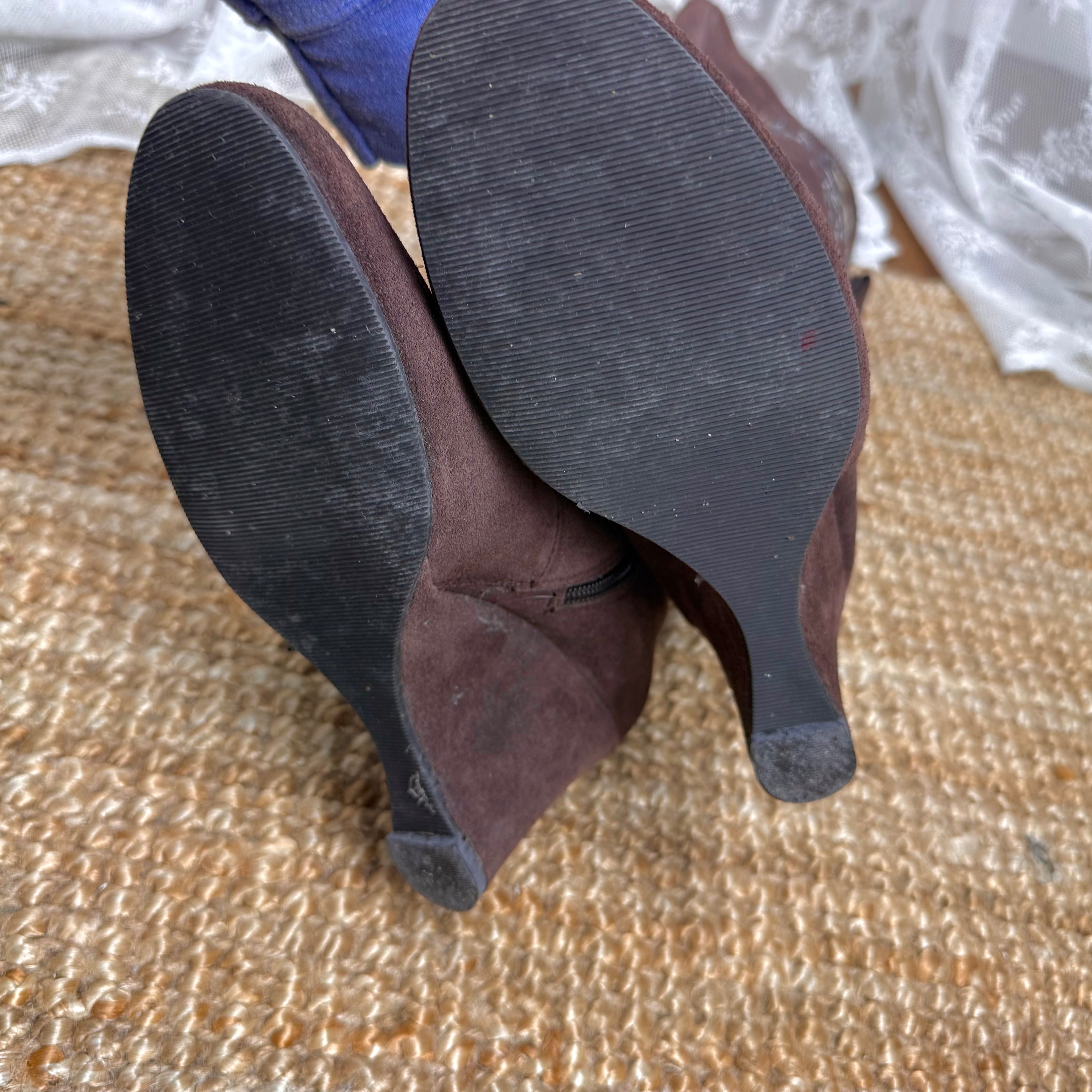 Brown embroided wedge boots