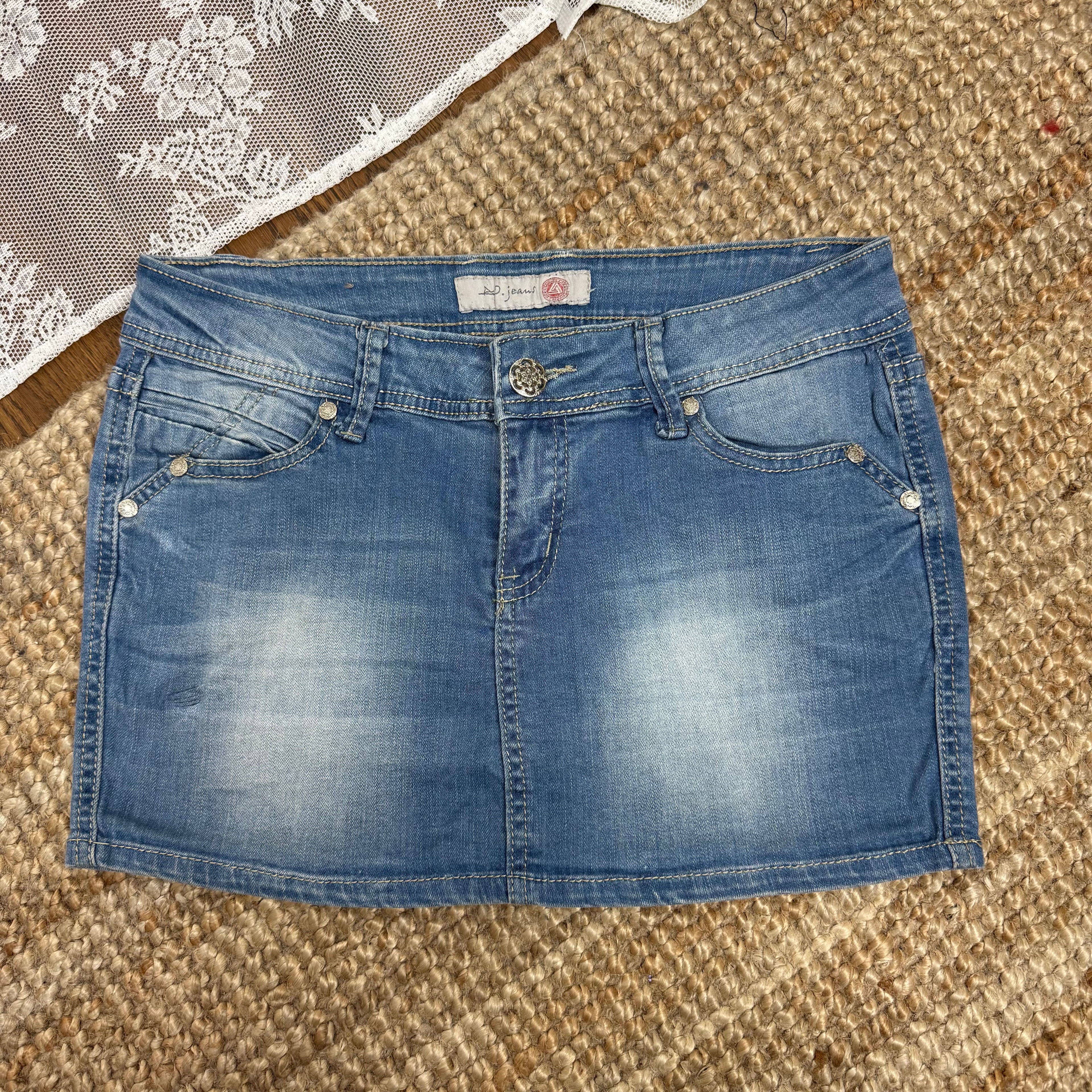 Mid washed denim blue stretchy mini skirt