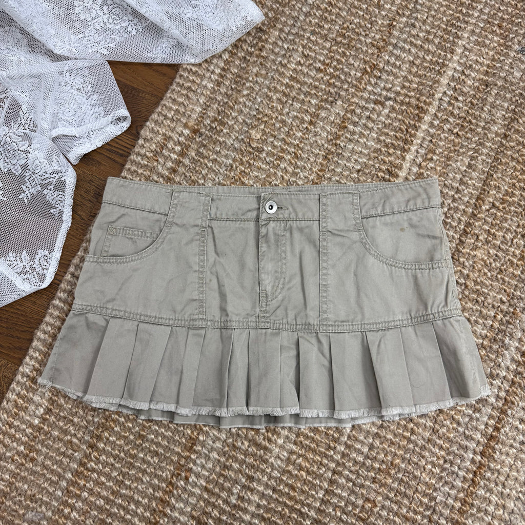 Beige pleated 2000s vintage skirt