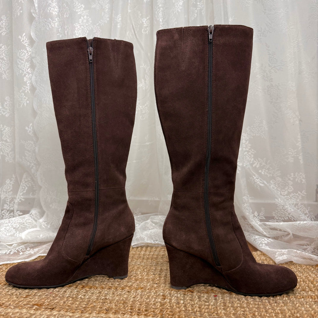 Brown embroided wedge boots
