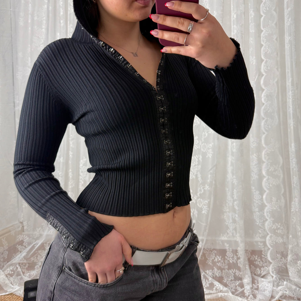Black hook and eye hooded sweater