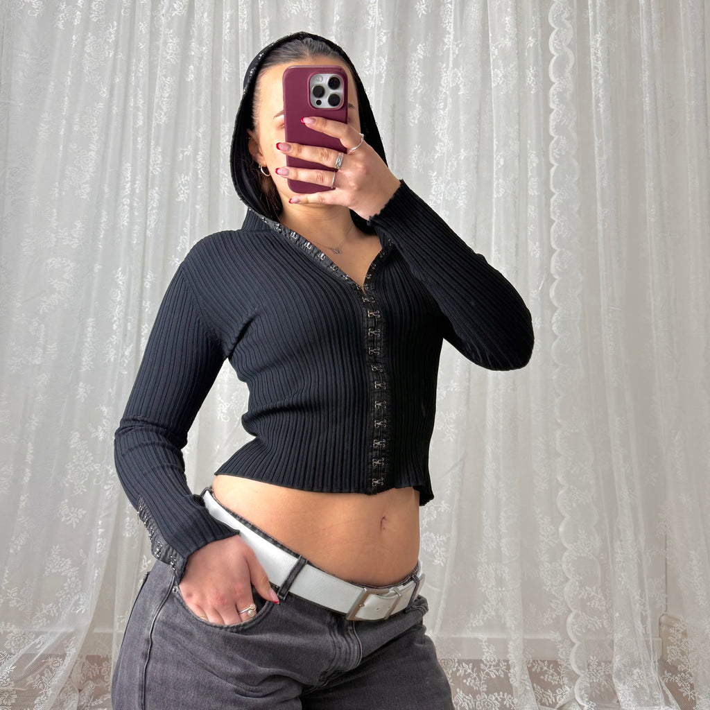 Black hook and eye hooded sweater