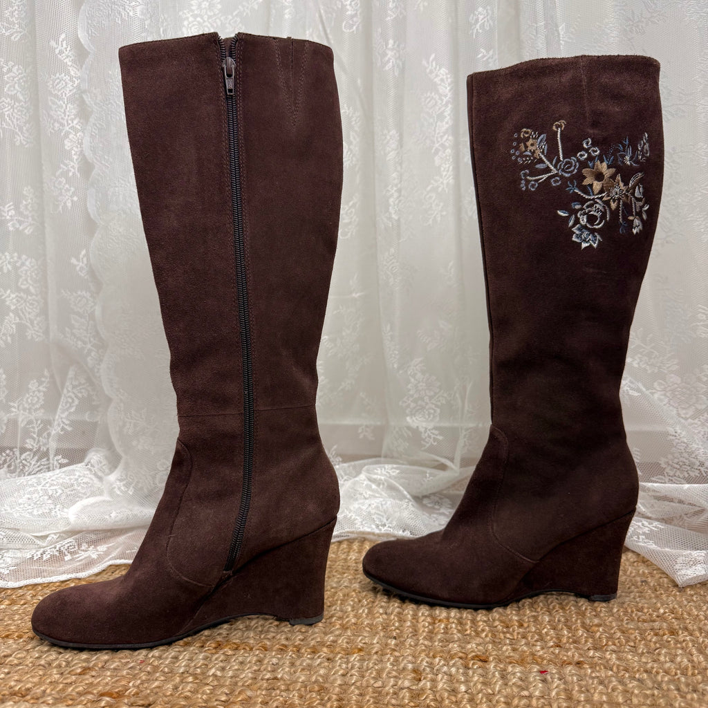 Brown embroided wedge boots