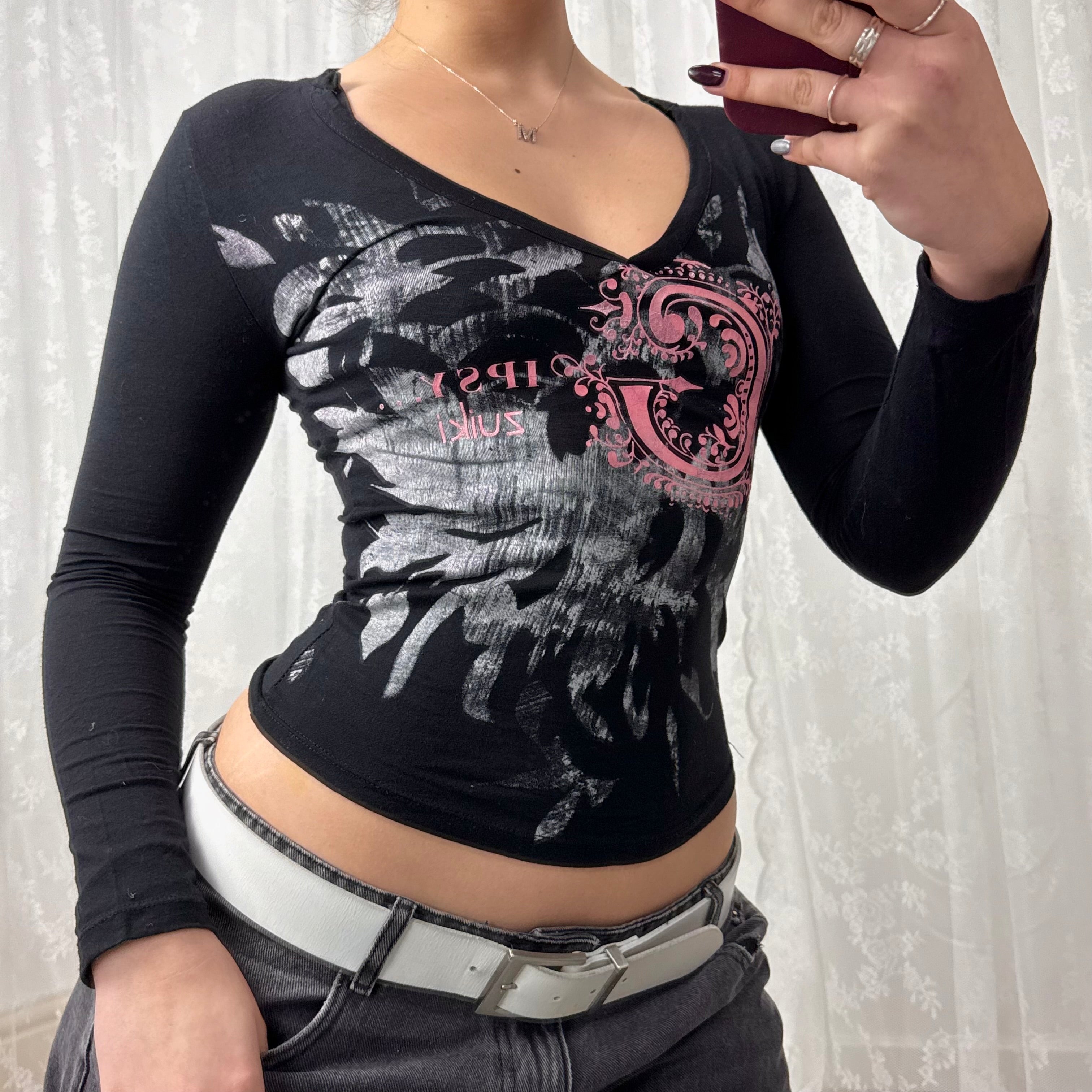 Black v neck patterned long sleeved top
