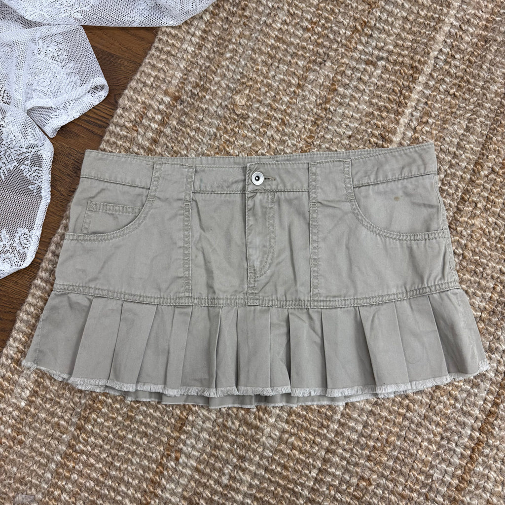 Beige pleated 2000s vintage skirt