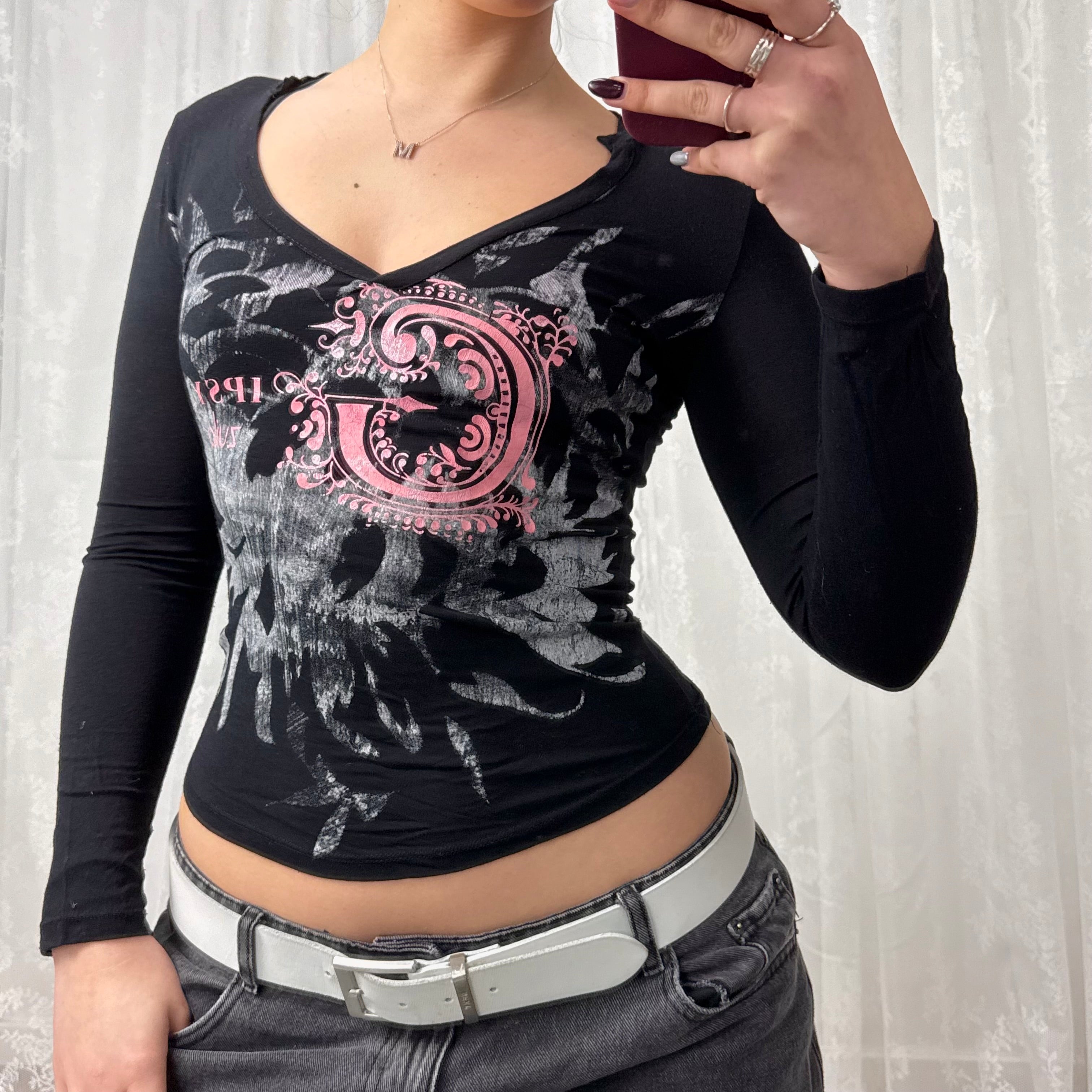 Black v neck patterned long sleeved top
