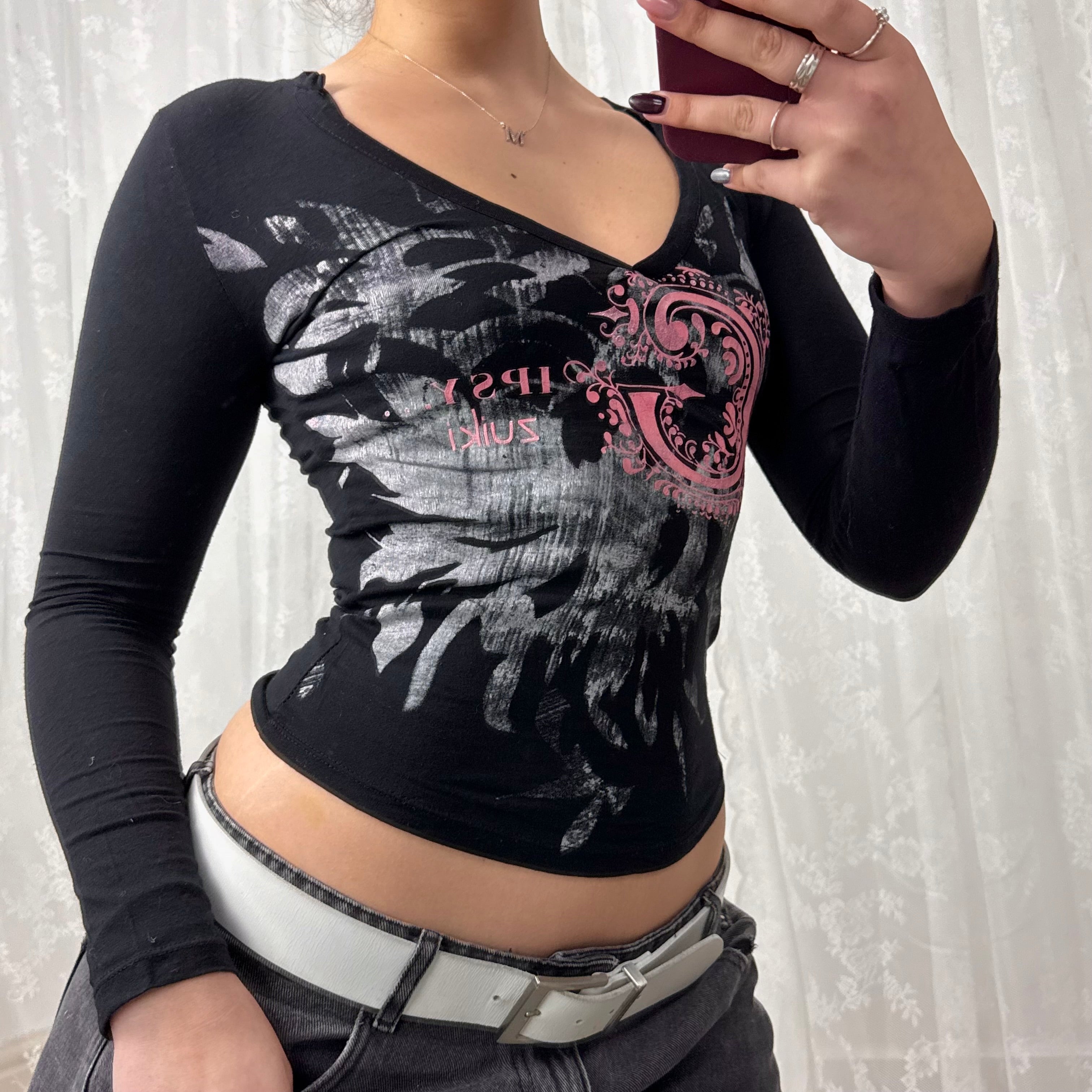 Black v neck patterned long sleeved top